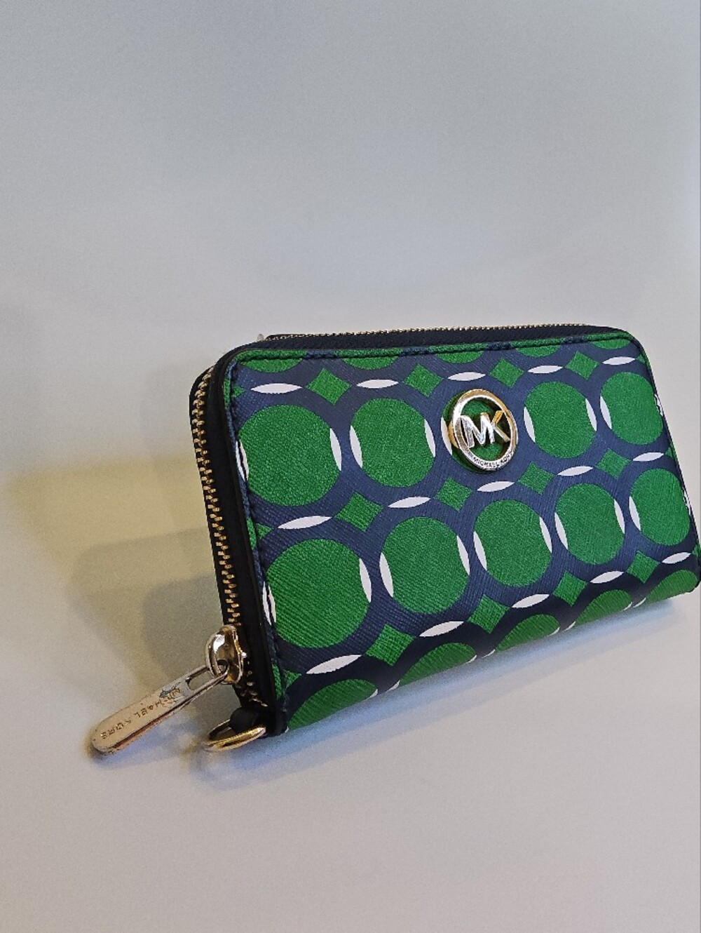 Michael Kors Green Geometric Zip-Around Wallet with Gold MK Medallion - Picture 4 of 8